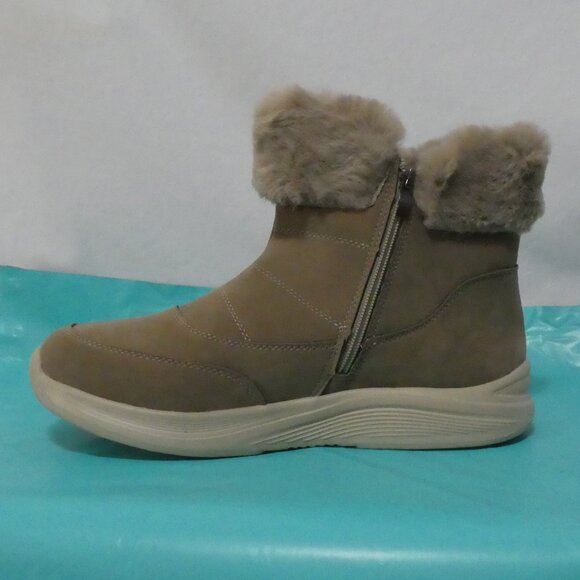 Unbranded | size 43 | Cozy Ankle Boots With Fur Cuffs and Zip Side Closures - Picture 3 of 11